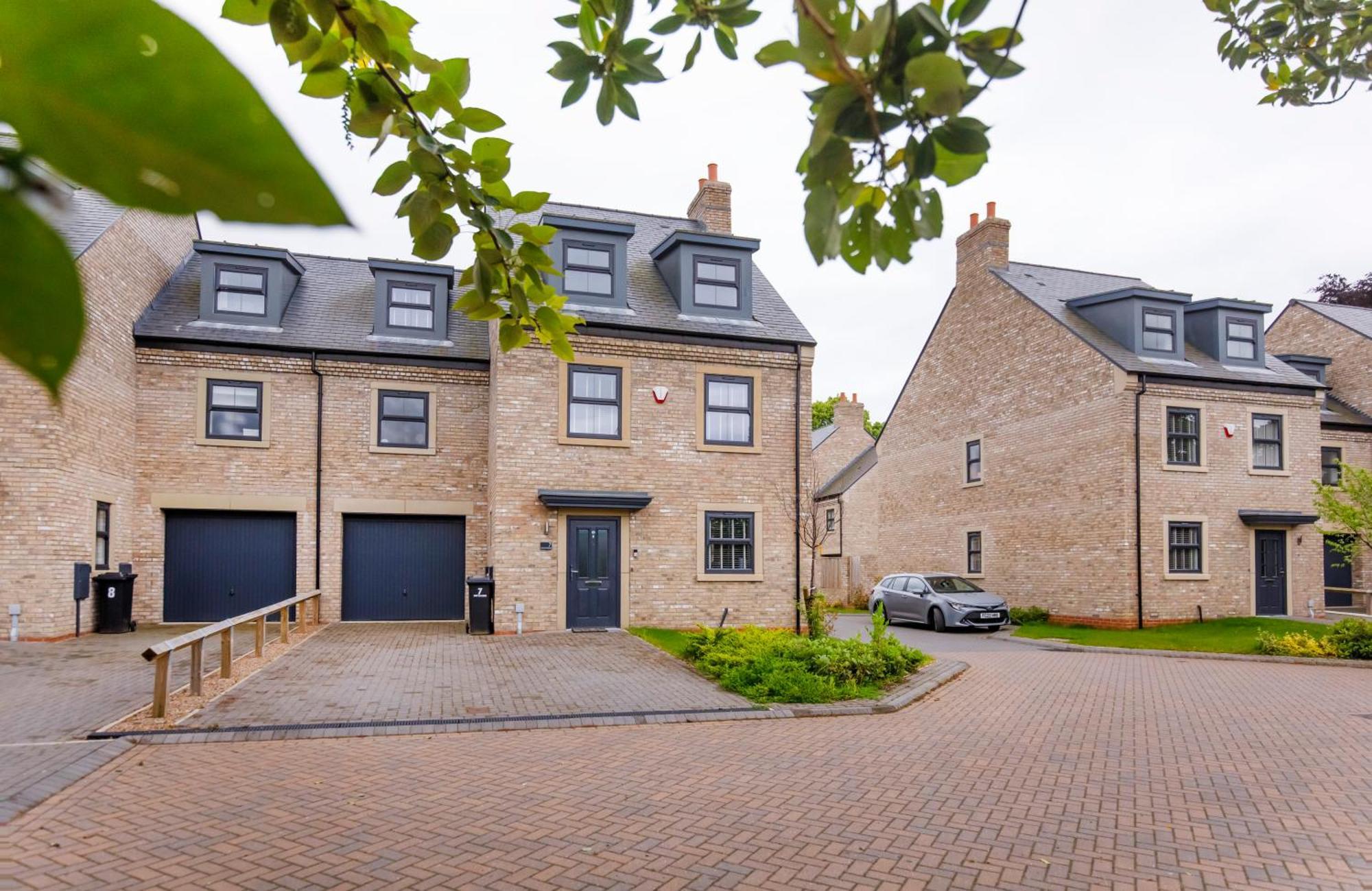 Mount Vale 4 Bedroom Luxury Home & Free Parking ヨーク エクステリア 写真